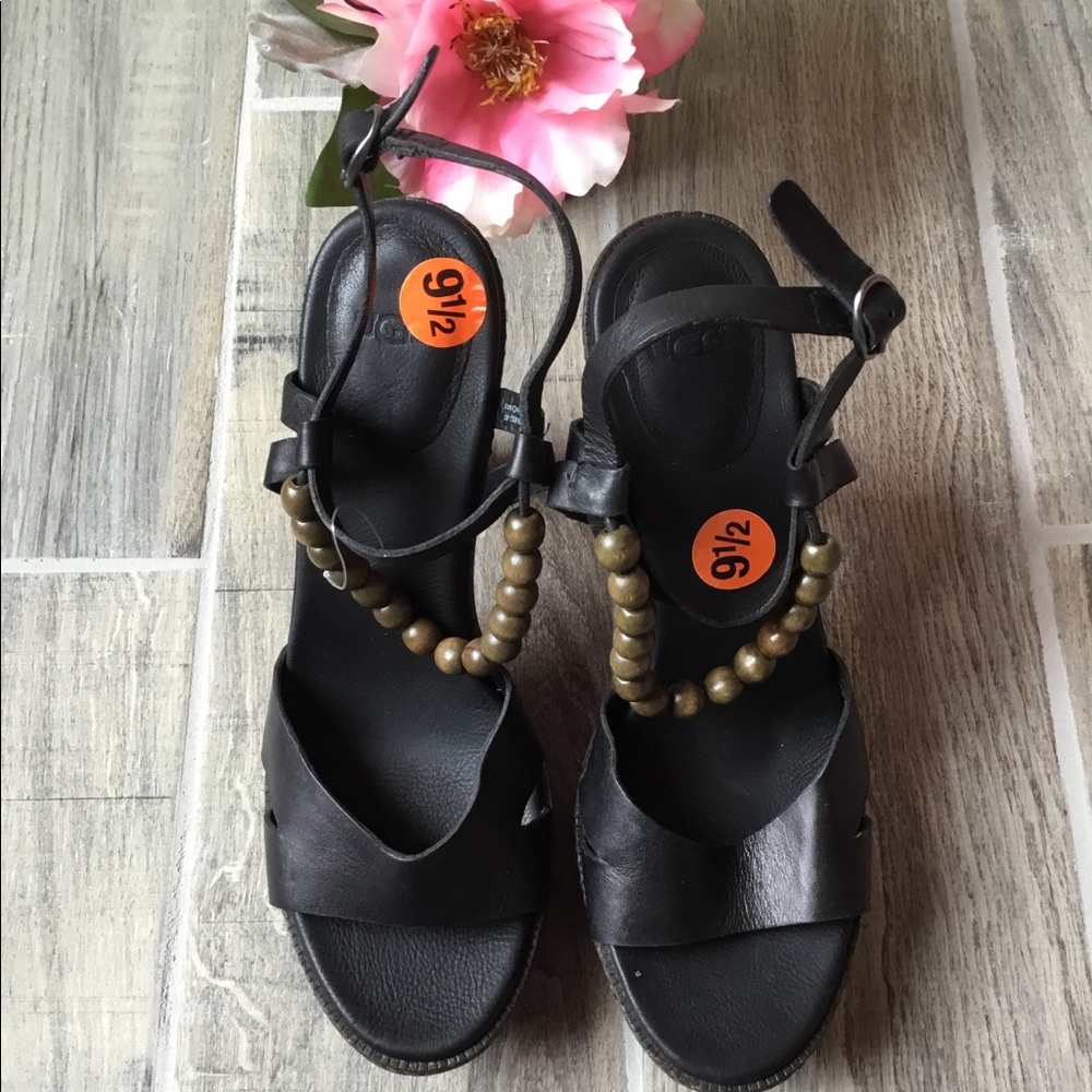 SOLD!💥UGG Leather Ankle Straps Platforms Heels - Picture 3 of 8
